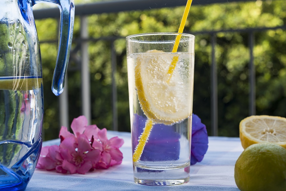 Sparking mineral water with lemon