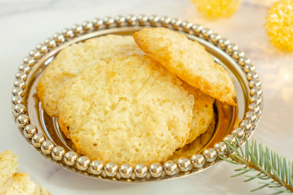 holiday plate with 2 angel cookies